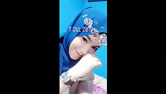 Sexy Principessa Indonesiana Si Esibisce In Bigo Live