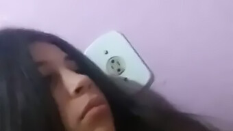 Adolescenta Latină (18+) Din Brazilia Devine Obraznică Pe Periscop