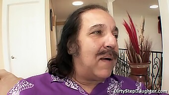 Szerencsés Srác, Ron Jeremy, Megdugja Gyönyörű Fiatal Mostohalányát, Lynn Love-Ot