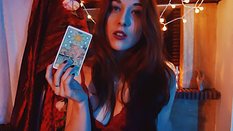 Mão Asmr Da Adolescente Ruiva Com Tema De Carta De Tarô