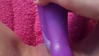 Chica Europea Se Masturba Con Vibrador